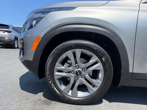 Used 2023 Kia Seltos S FWD image 3