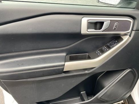 Used 2022 Ford Explorer XLT image 17