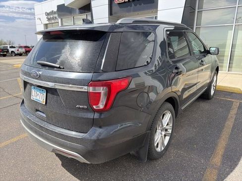 Used 2017 Ford Explorer XLT w/ Equipment Group 202A AWD/4WD image 5