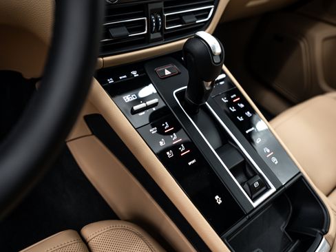 Certified 2026 Porsche Macan AWD/4WD image 15
