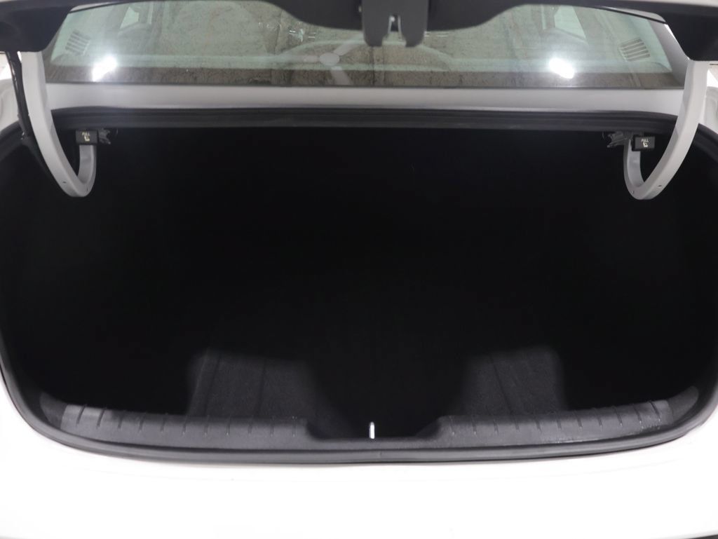 Used 2026 Hyundai Elantra Hybrid FWD image 4
