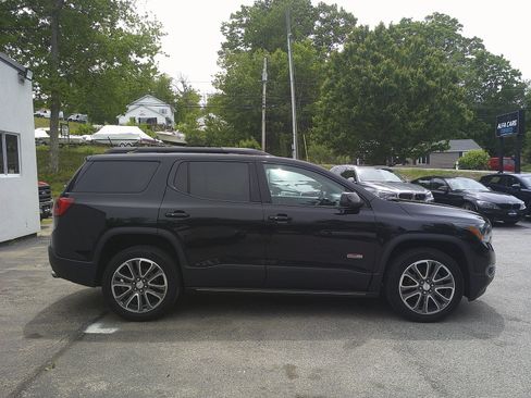 Used 2017 GMC Acadia SLT AWD/4WD image 4