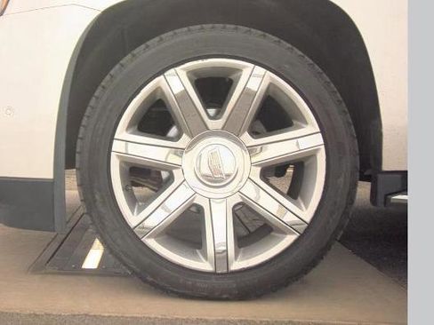 Used 2020 Cadillac Escalade Luxury image 3