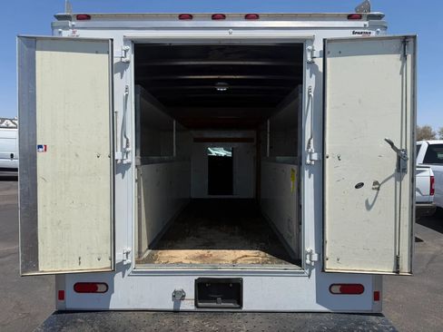 Used 2018 Chevrolet Express 3500 w/ Chrome Appearance Package RWD image 12