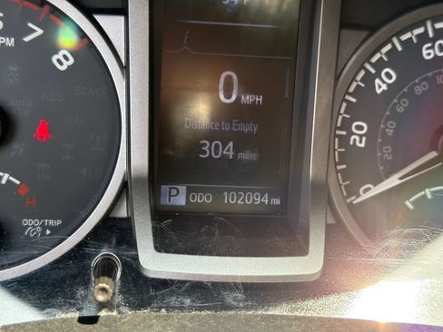 Used 2016 Toyota Tacoma SR5 w/ Towing Package AWD/4WD image 16