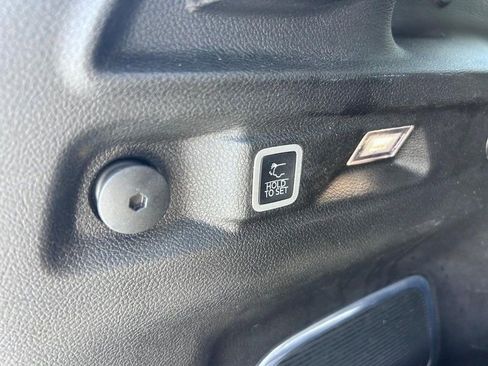 Used 2022 Jeep Grand Cherokee L Limited image 8