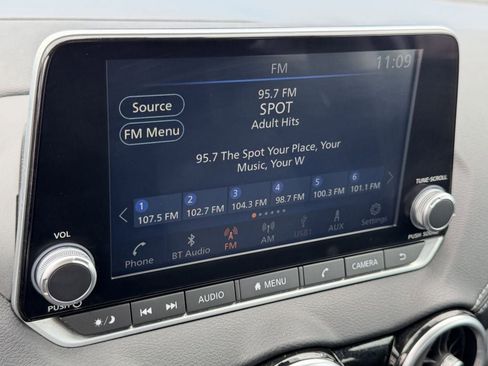 Used 2025 Nissan Sentra SV FWD image 17