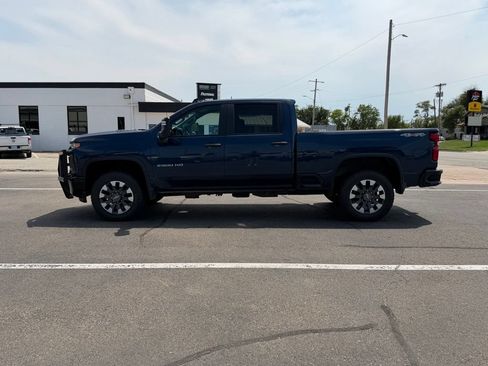 Used 2021 Chevrolet Silverado 2500 Custom w/ Custom Value Package AWD/4WD image 6