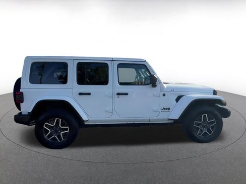 Used 2025 Jeep Wrangler Sahara image 16