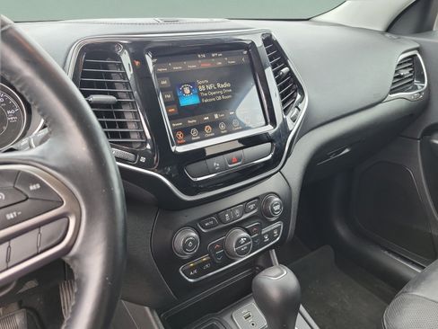 Used 2019 Jeep Cherokee Limited FWD image 23