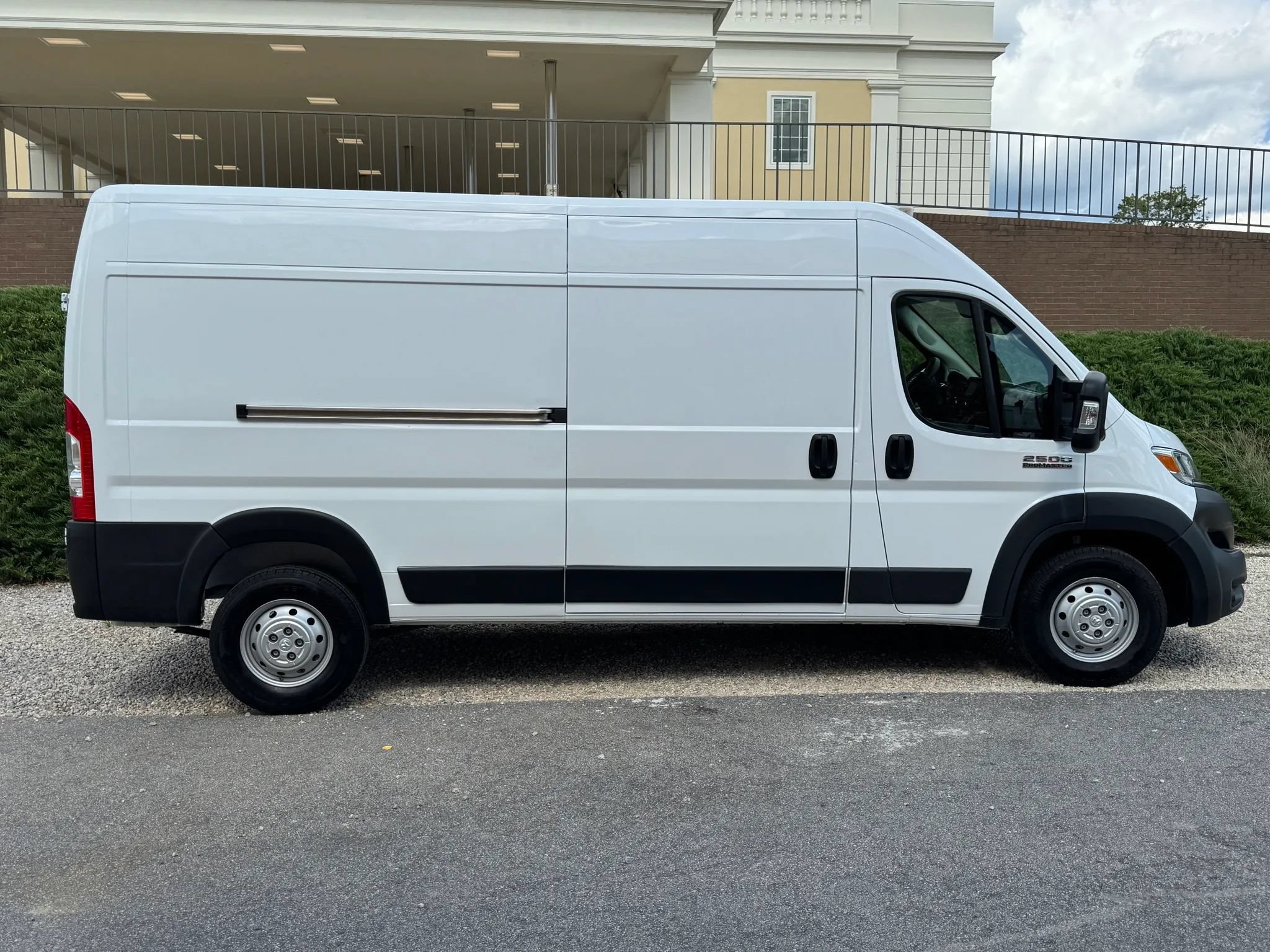 Used 2023 RAM ProMaster 2500 FWD image 2
