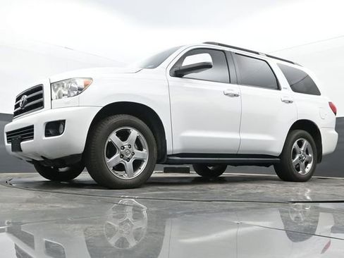 Used 2013 Toyota Sequoia SR5 w/ Sport Appearance Pkg image 12