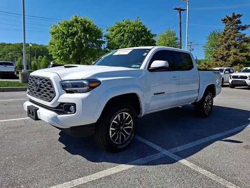 Certified 2023 Toyota Tacoma TRD Sport AWD/4WD image 3