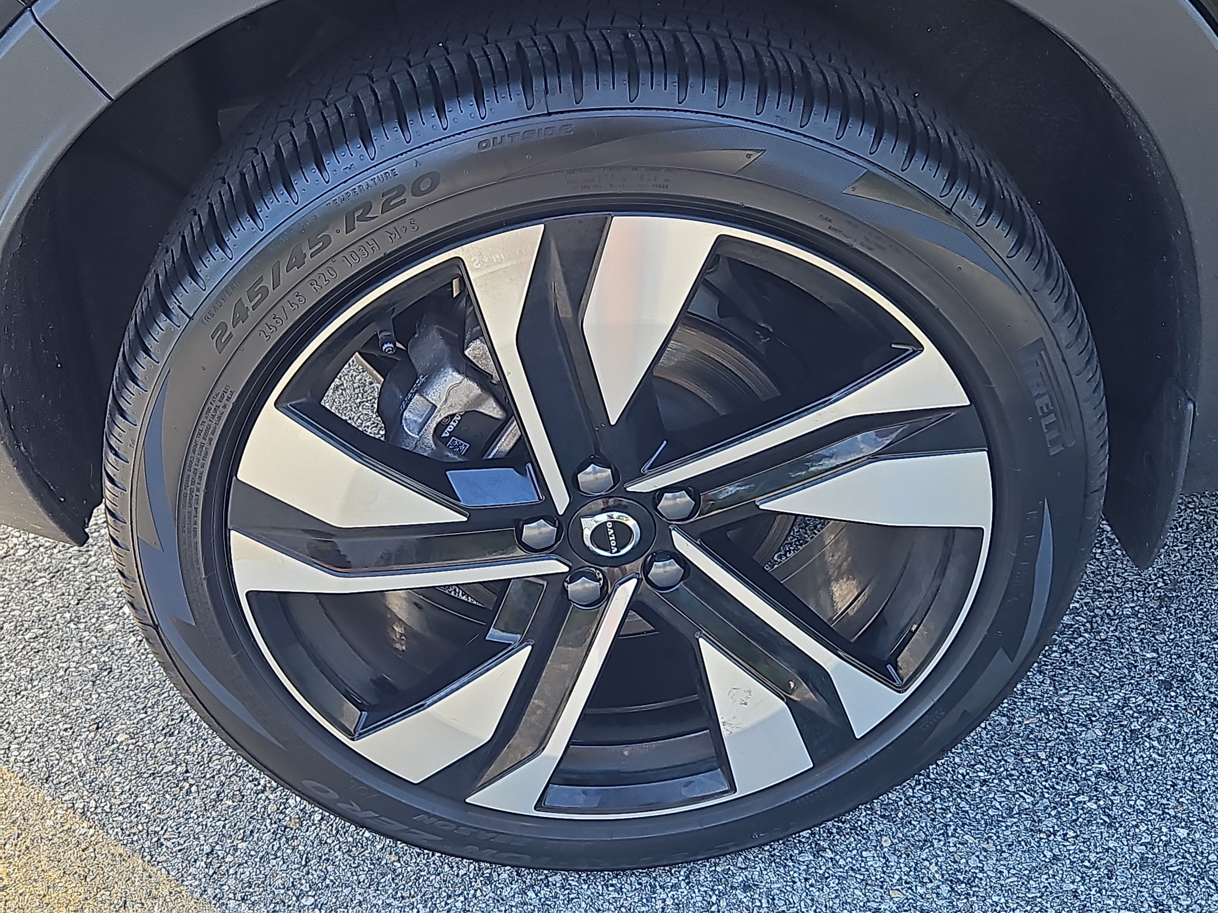 Used 2025 Volvo XC40 B5 Plus w/ Protection Package Premier AWD/4WD image 30