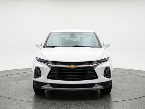 Used 2025 Chevrolet Blazer LT FWD image 2