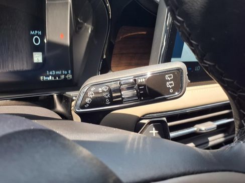 Used 2025 Lincoln Corsair Reserve FWD image 18