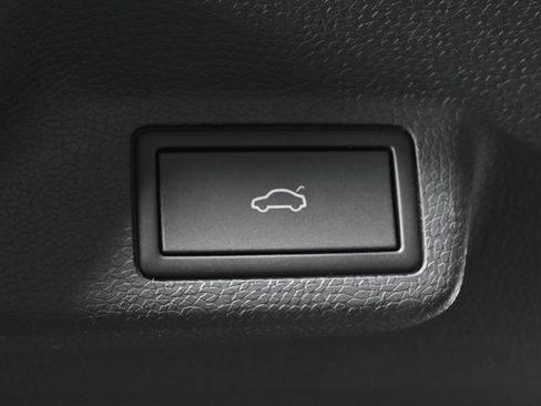 New 2025 Volkswagen ID. Buzz Pro S image 10