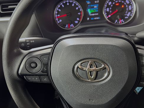 Used 2021 Toyota RAV4 LE image 19