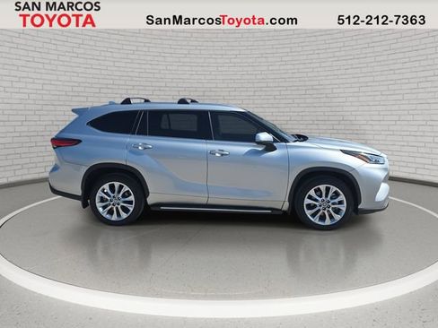 Used 2023 Toyota Highlander Limited image 4