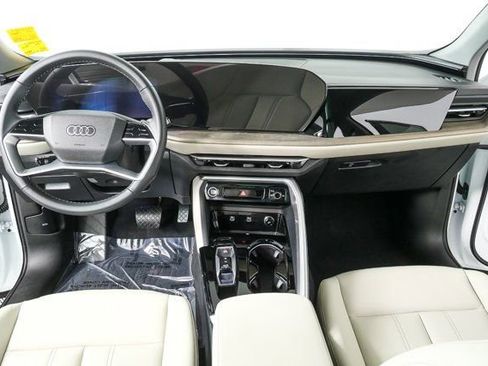 Used 2025 Audi Q5 Premium w/ Convenience Package image 18