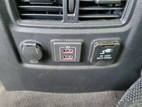 Used 2024 Nissan Titan SV w/ SV Convenience Package image 17