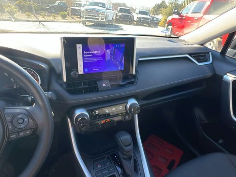 Used 2025 Toyota RAV4 XLE image 32