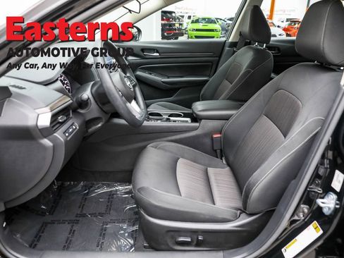 Used 2024 Nissan Altima 2.5 SV image 14