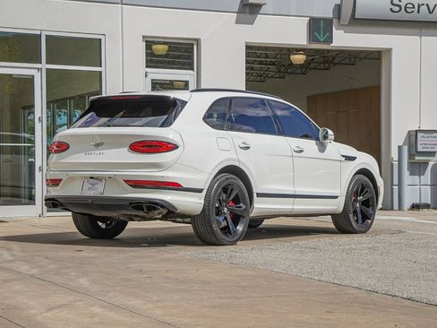Certified 2023 Bentley Bentayga AWD/4WD image 12