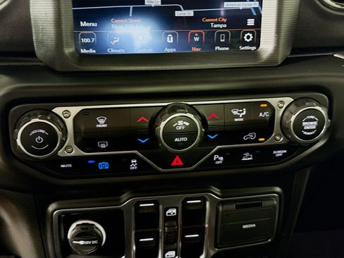 Used 2022 Jeep Wrangler Unlimited Sahara image 19