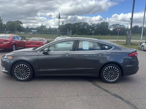 Used 2017 Ford Fusion SE w/ Fusion SE Technology Package FWD image 8