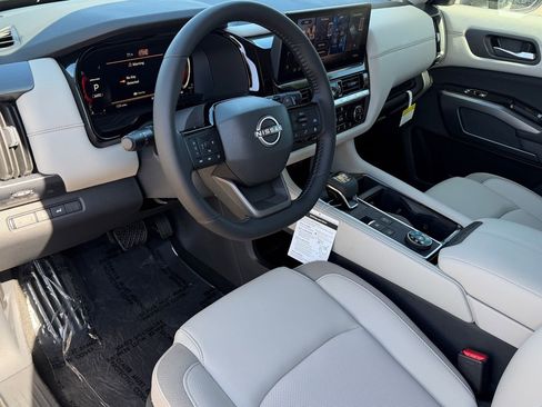 New 2026 Nissan Pathfinder SL image 14