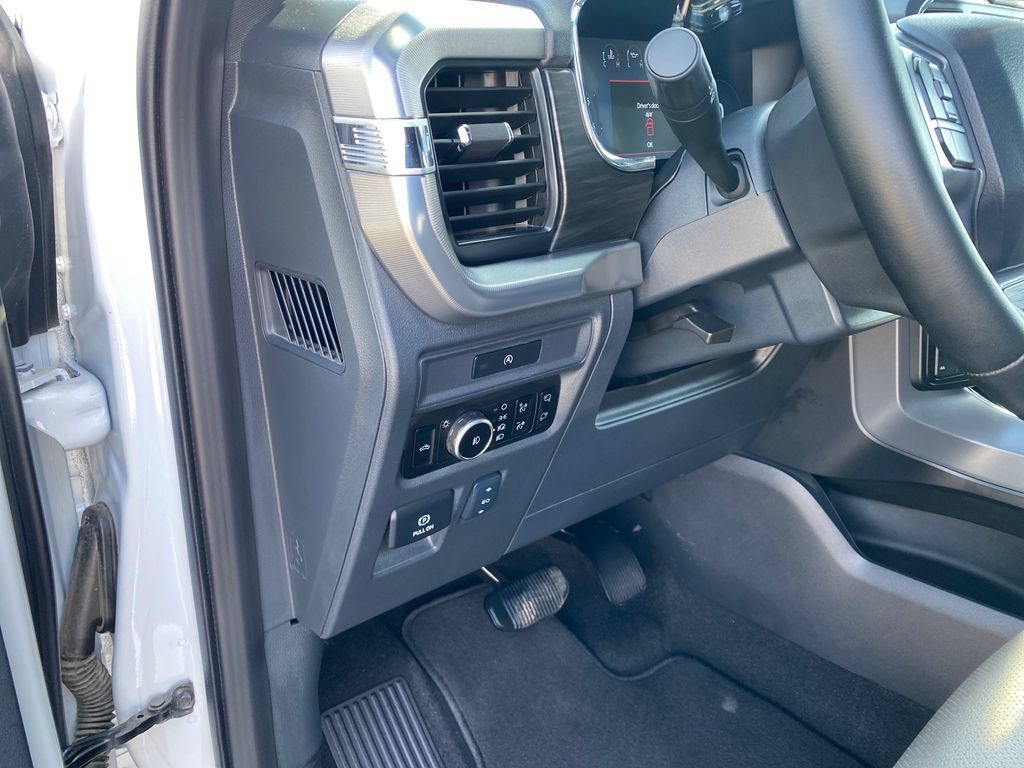 Used 2025 Ford F150 Lariat w/ Equipment Group 501A Mid AWD/4WD image 14
