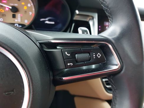 Certified 2023 Porsche Macan AWD/4WD image 20