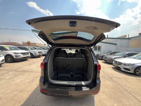 Used 2016 Kia Sedona LX w/ Option Group 020 FWD image 12