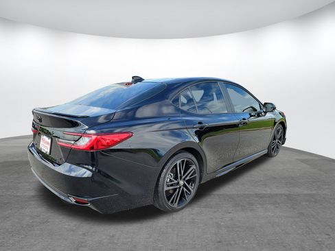 Used 2025 Toyota Camry XSE FWD image 5