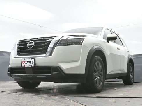 Used 2024 Nissan Pathfinder SV image 52