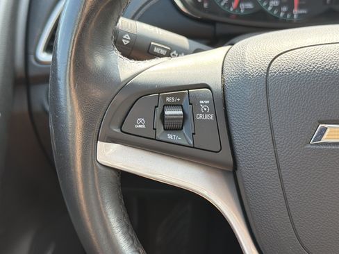 Used 2019 Chevrolet Trax LT w/ Sun & Sound Package FWD image 30