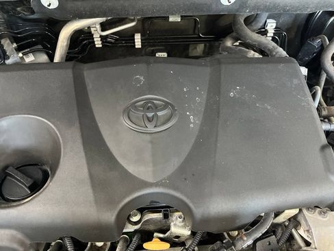 Used 2022 Toyota RAV4 XLE Premium AWD/4WD image 10