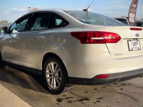 Used 2015 Ford Focus SE w/ SE Cold Weather Package FWD image 5