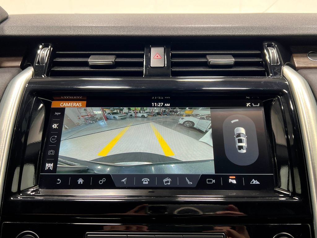 Used 2018 Land Rover Discovery HSE AWD/4WD image 12