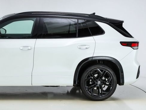 New 2026 Volkswagen Tiguan SE R-Line image 4