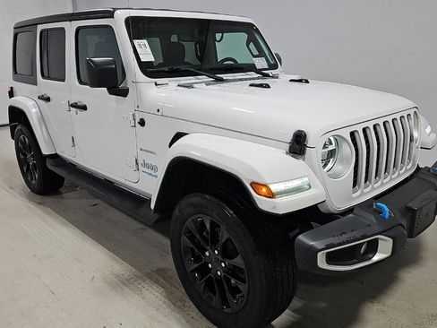 Used 2022 Jeep Wrangler Unlimited Sahara w/ Cold Weather Group AWD/4WD image 4