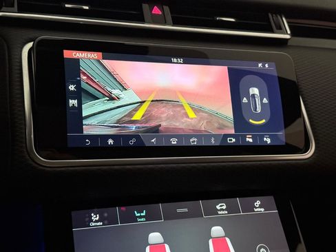 Used 2019 Land Rover Range Rover Velar R-Dynamic SE image 34