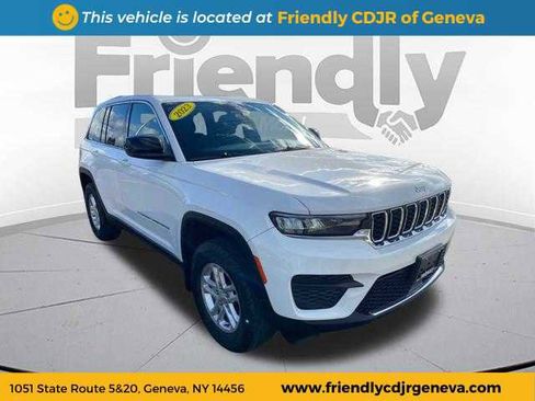 Used 2023 Jeep Grand Cherokee Laredo w/ Luxury Tech Group I image 3