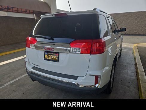Used 2017 GMC Terrain SLT image 3