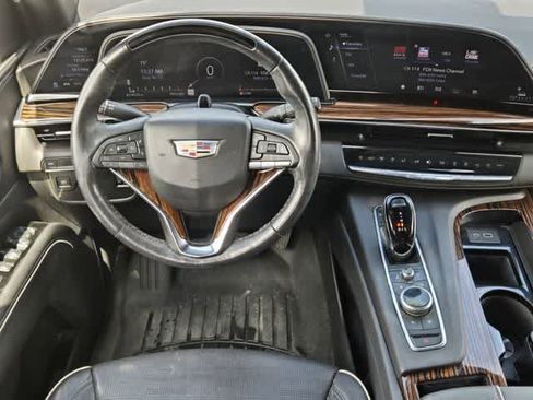Used 2022 Cadillac Escalade Premium Luxury image 14