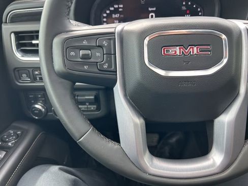 Used 2023 GMC Yukon SLT w/ SLT Premium Package AWD/4WD image 2