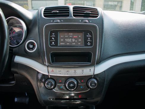 Used 2019 Dodge Journey SE w/ Connectivity Group FWD image 22