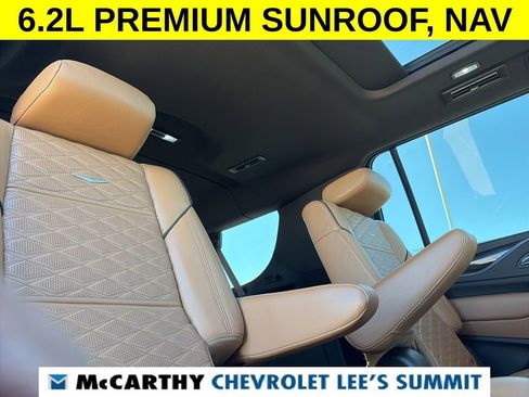 Used 2022 Cadillac Escalade ESV Premium Luxury image 43