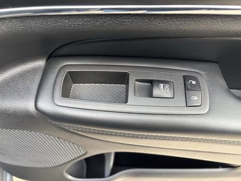 Used 2022 Jeep Grand Cherokee Limited w/ Technology Group image 28